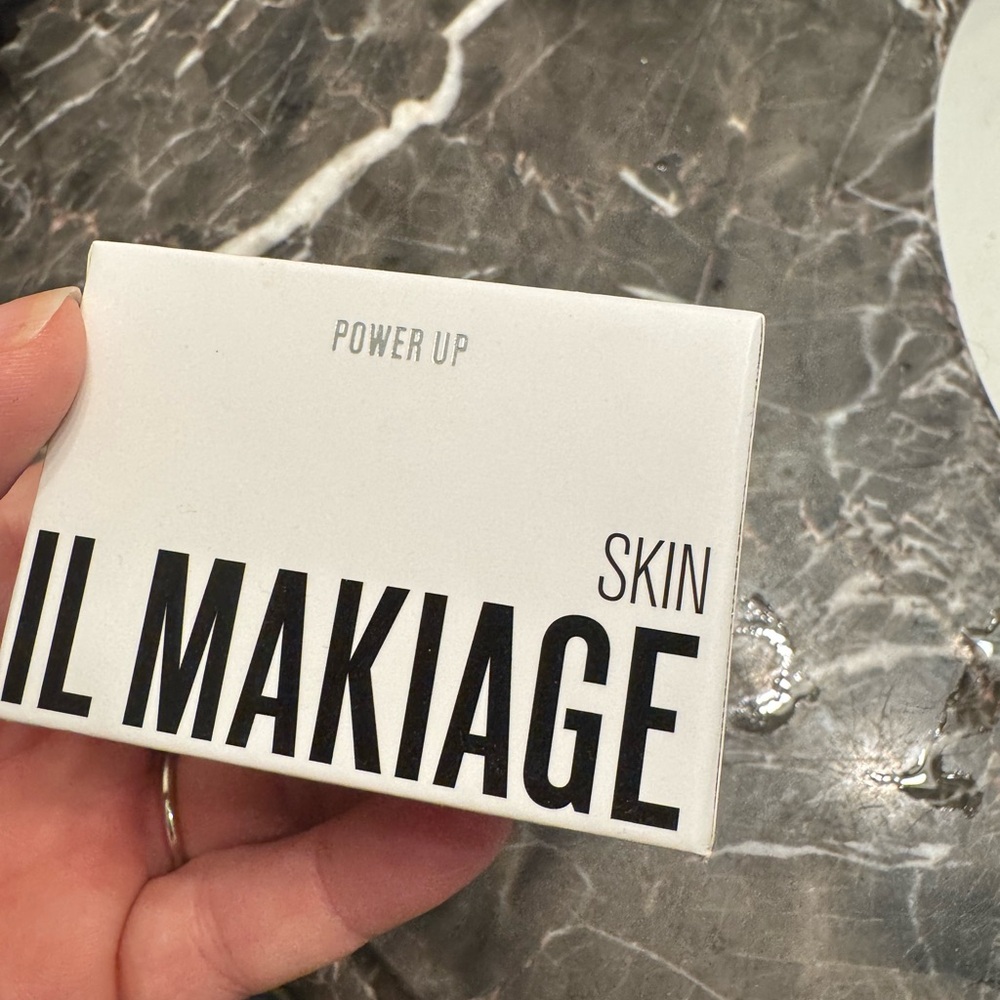 IL MAKIAGE Power Up in White